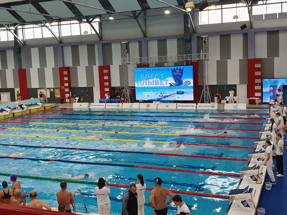 «Брест плывет - время взрослых»